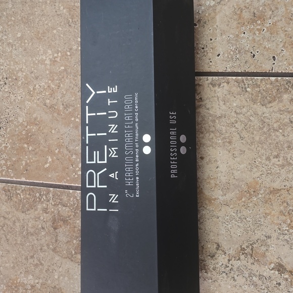 ✨ Pretty In A Minute 2” Keratin Smart Flat Iron Titanium & Ceramic Blend + GIFTS - Picture 2 of 13